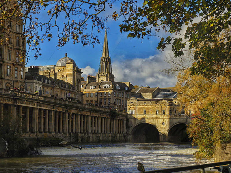 Pulteney Bridge and Bath Abbey in Bath city centre